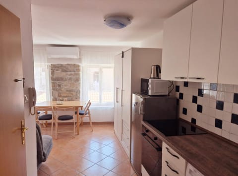 Kitchen or kitchenette, Living room, Dining area, oven, stove