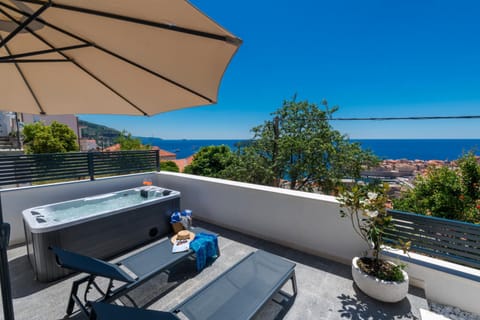 Day, Natural landscape, Garden, Hot Tub, View (from property/room), Balcony/Terrace, City view, City view, Sea view