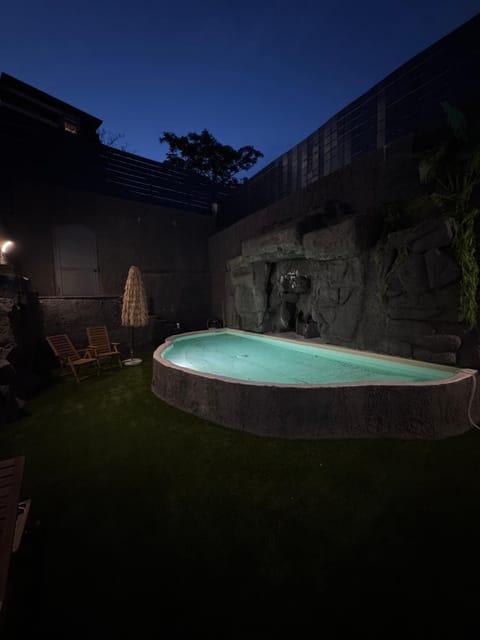 Swimming pool, Swimming pool