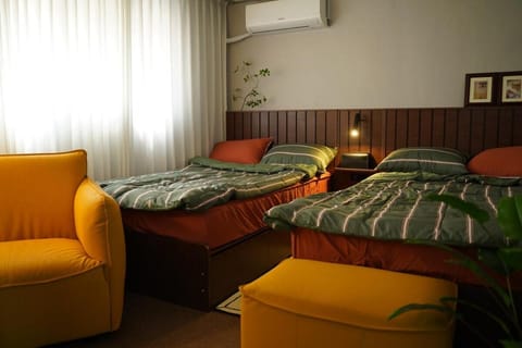 Bed, Photo of the whole room, Bedroom, air conditioner