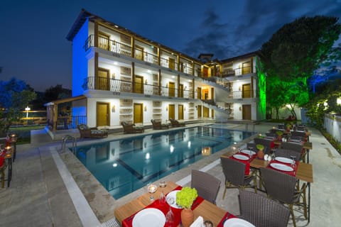 Restaurant/places to eat, Food, Dinner, Drinks, Alcoholic drinks, Non alcoholic drinks