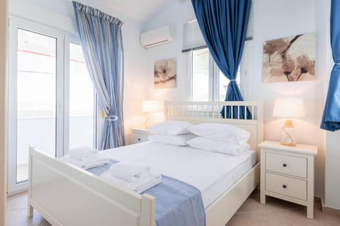 Bed, Photo of the whole room, Bedroom, towels, air conditioner