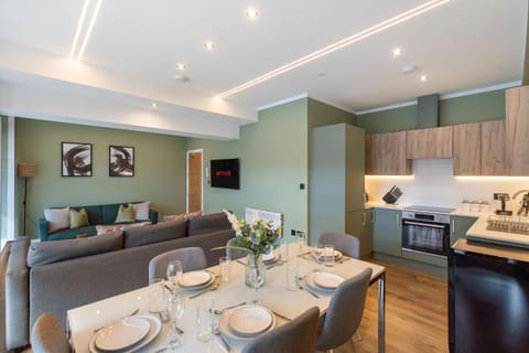Kitchen or kitchenette, Living room, Seating area, Dining area