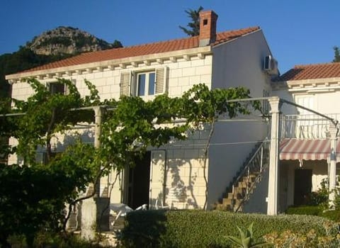 Family apartments Dominković Apartment in Lopud