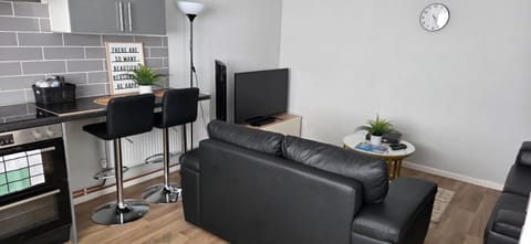 TV and multimedia, Kitchen or kitchenette, Living room, Seating area, Dining area