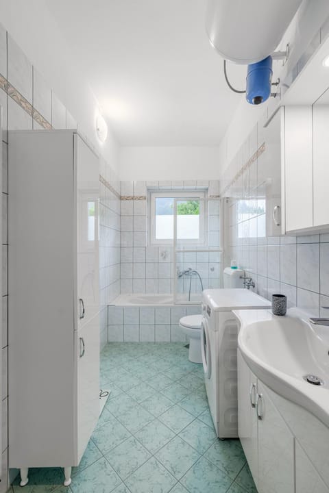 Toilet, Bathroom, Bath, washing machine