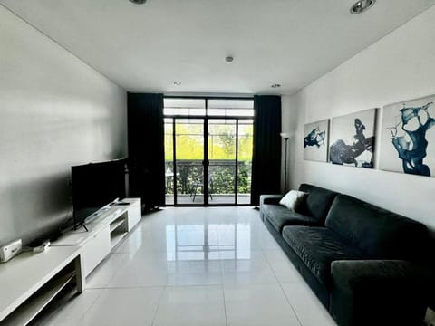 Communal lounge/ TV room, TV and multimedia, Living room, Seating area
