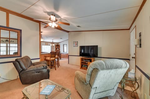 5 Blocks to Beach Access Sanders Island Getaway! House in Lake Texoma