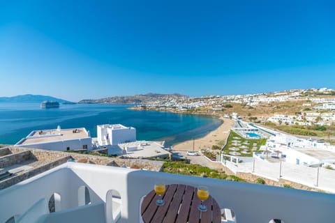Nearby landmark, Balcony/Terrace, Beach, Sea view