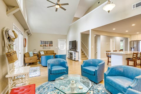 Remote Escape Lake Home with Dock in Sparta! House in Lake Sinclair