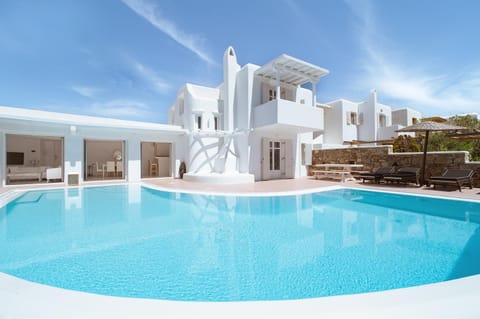 Property building, Day, Pool view, Swimming pool