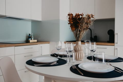 Kitchen or kitchenette, Dining area, stove