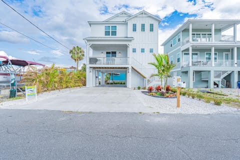 Premier Island Escape by Sun Palace Vacations House in Estero Island