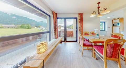 Dining area, Mountain view