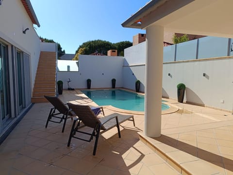 Swimming pool, sunbed