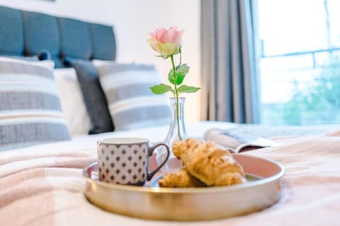 Paradise Oasis - 2Bed Gem, Free Parking & Netflix, Near Centre Apartment in Coventry