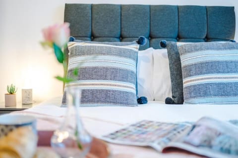 Paradise Oasis - 2Bed Gem, Free Parking & Netflix, Near Centre Apartment in Coventry