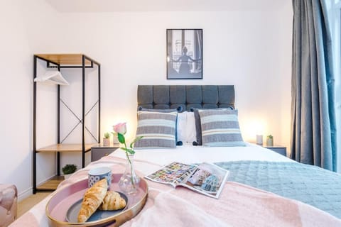 Paradise Oasis - 2Bed Gem, Free Parking & Netflix, Near Centre Apartment in Coventry