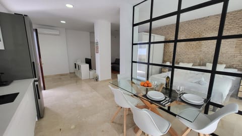 Kitchen or kitchenette, Seating area, Dining area