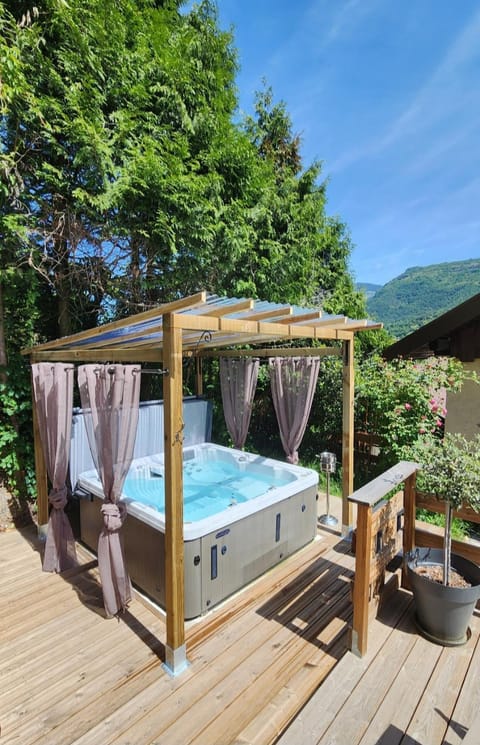 Patio, Spring, Day, Natural landscape, Garden, Hot Tub, Hot Tub, Garden view, Mountain view