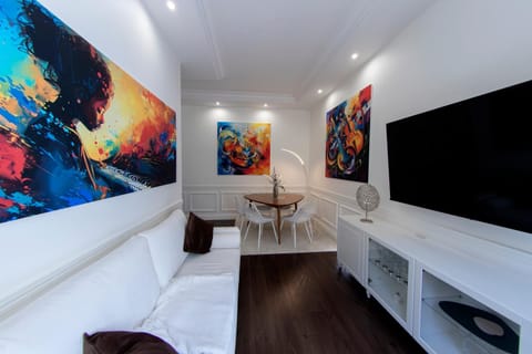 Communal lounge/ TV room, Living room, Evening entertainment