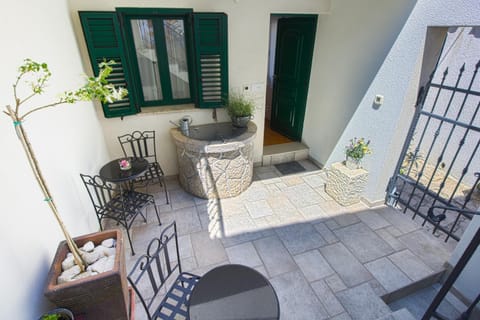 Patio, Facade/entrance, Day, Balcony/Terrace