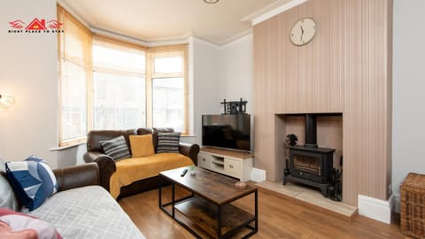 TV and multimedia, Living room, Seating area, flat iron