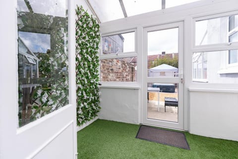 Open Mind Property - 16 Guests & Free Parking Apartment in Portsmouth