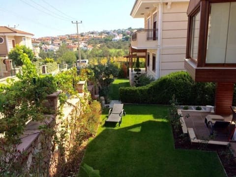 Property building, Patio, Garden, sunbed