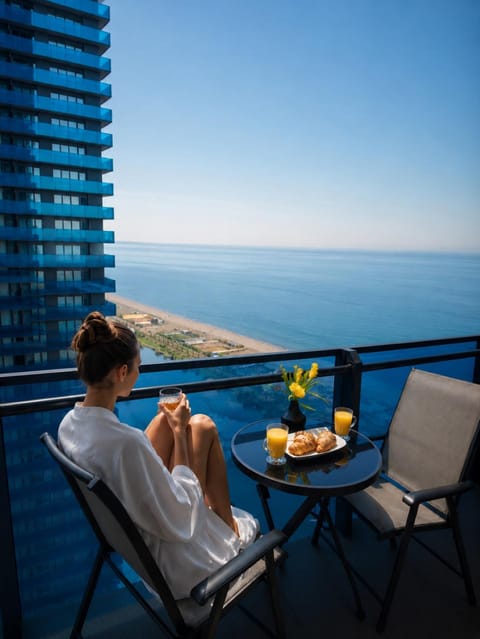 Patio, Day, People, Natural landscape, View (from property/room), Balcony/Terrace, Living room, Food and drinks, Seating area, Dining area, Sea view, Drinks, group of guests