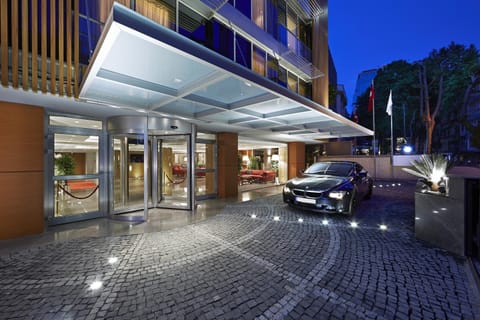 Property building, Facade/entrance, Off site, Night, Parking
