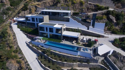 Property building, Bird's eye view, Swimming pool, Parking