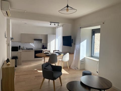Kitchen or kitchenette, Living room, Dining area