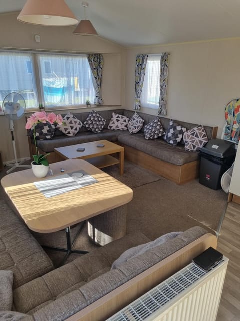 Trecco Bay Porthcawl 2-Bed Caravan Sleeps 6 House in Porthcawl