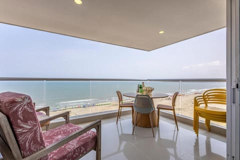 Natural landscape, View (from property/room), Balcony/Terrace, Seating area, Dining area, Sea view