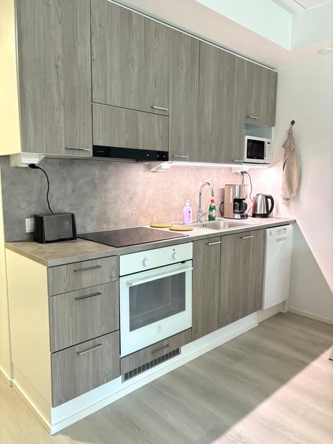 Coffee/tea facilities, Kitchen or kitchenette, Decorative detail, dishwasher, microwave, oven, stove, toaster