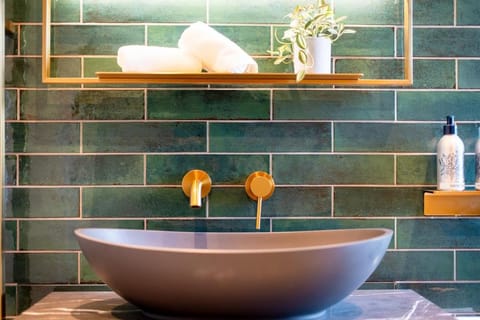 Gorgeous 3 Bedroom, 225 year old cottage House in Portishead