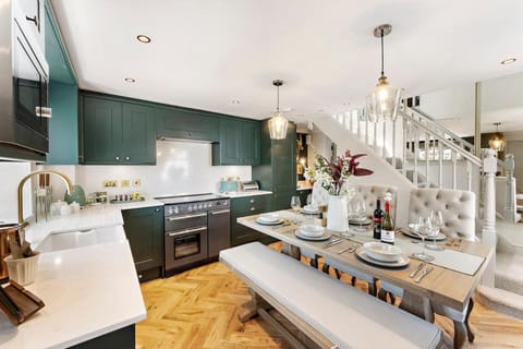 Gorgeous 3 Bedroom, 225 year old cottage House in Portishead