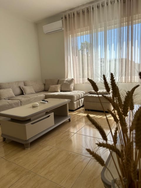 Living room, Seating area, air conditioner