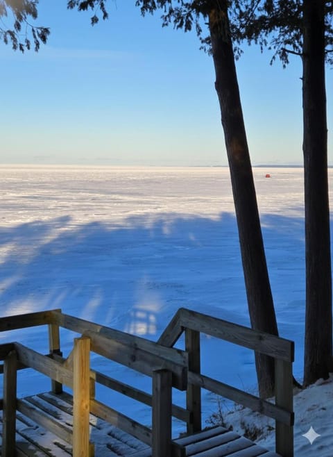 Lakefront Escape Fire Pit, Pets & Scenic Views Country House in Door County