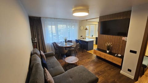 Communal lounge/ TV room, TV and multimedia, Living room, Seating area, Evening entertainment