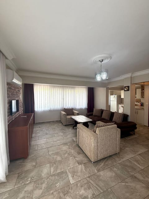 TV and multimedia, Kitchen or kitchenette, Seating area