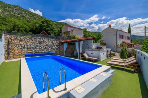 Facade/entrance, Area and facilities, Swimming pool
