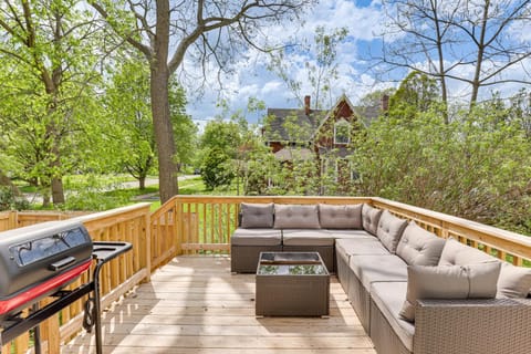 Walk to Downtown and Seneca Lake Updated Retreat! House in Geneva