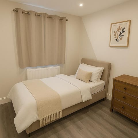 Modern 5 persons Home House in Northampton