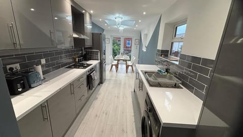 Modern 5 persons Home House in Northampton