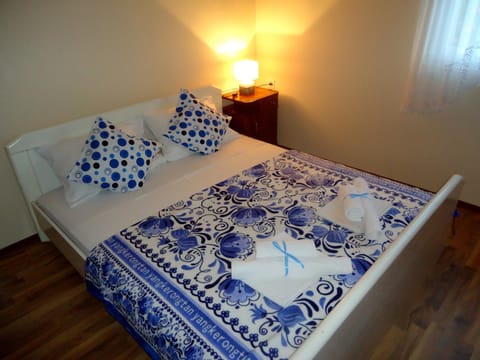 Bed, Other, Photo of the whole room, Bedroom, Sunrise