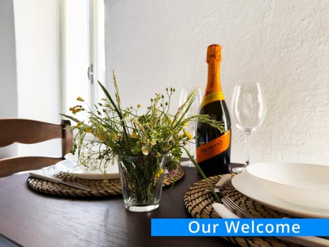 Dining area, Drinks, Alcoholic drinks