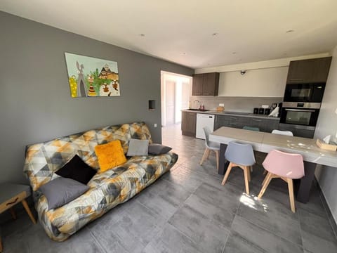 Kitchen or kitchenette, Living room, Dining area, oven, stove