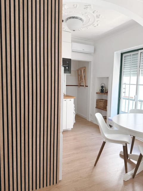 Kitchen or kitchenette, Dining area, air conditioner